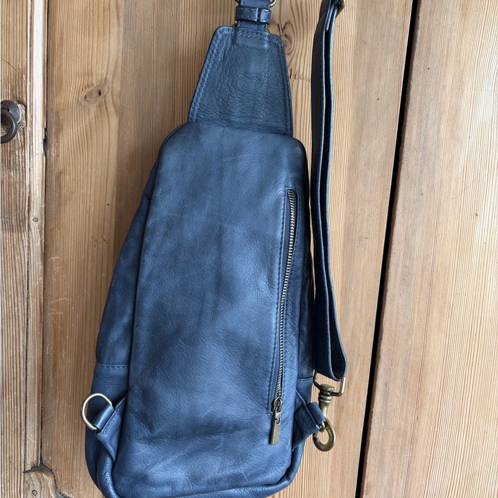 Sundance Leather Crossbody - Picture 6 of 7